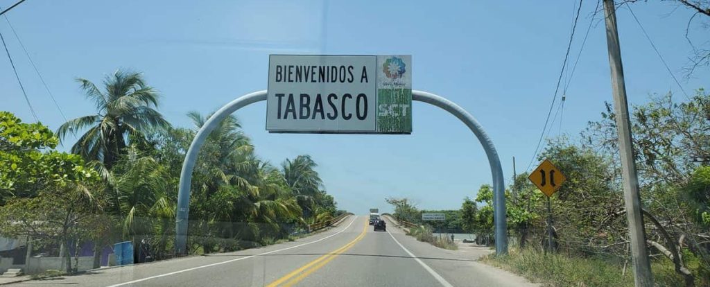 Bienvenidos a Tabasco sign stretching over empty road