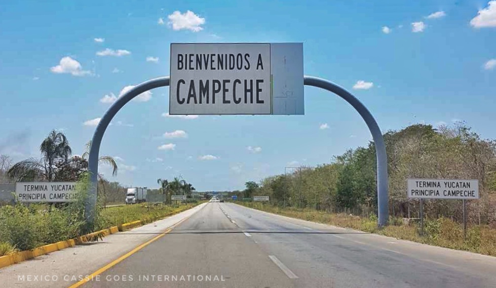 bienvenidos a campeche sign across a road