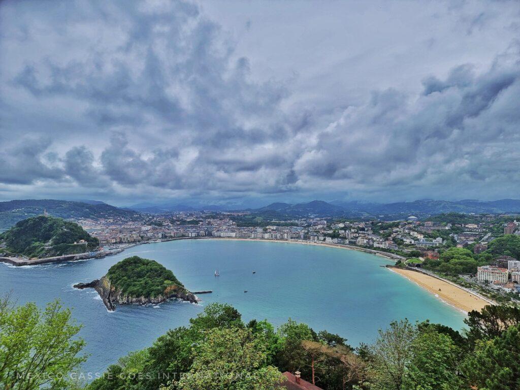 view looking down over the whole of the playa de la concha