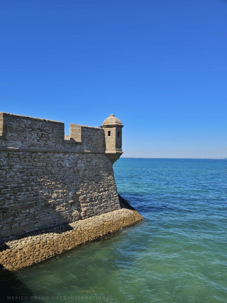fortress in Cádiz, green sea, blue sky