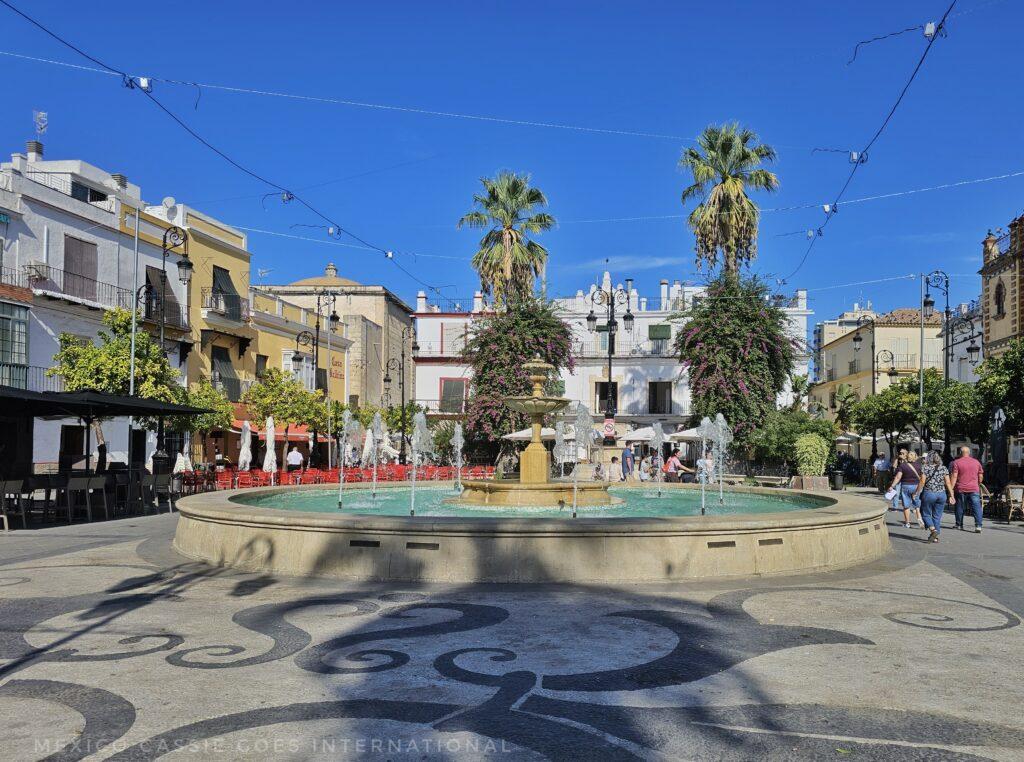 Plaza de cabilde, blue sky, fountain, palms and buildings all around