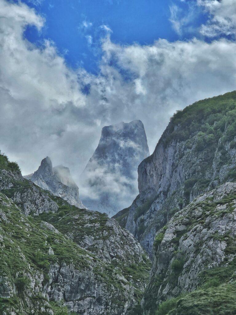 Naranjo de Bulnes (strange shaped mountain) through the clouds