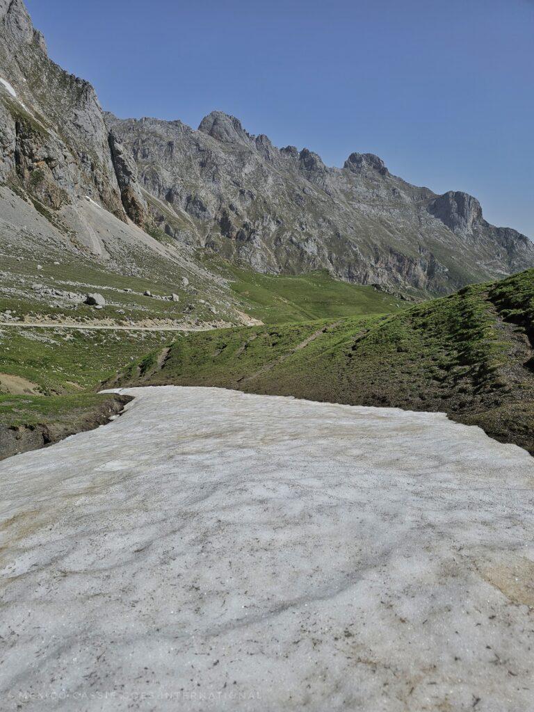 looking along section of snow at mountains and path